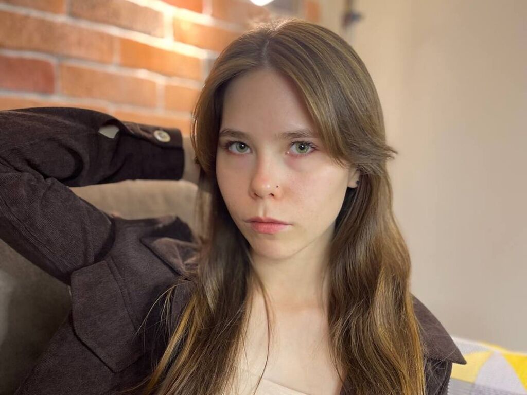 Emili Den Picture